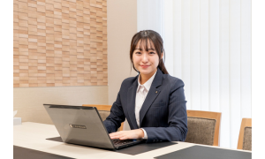 営業　松下桃子