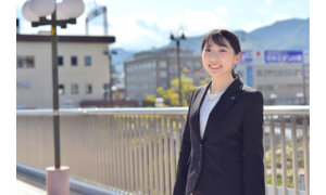 担当者　桑本優衣