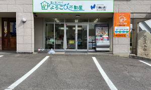 店舗前の共有駐車場