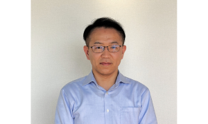 スタッフ　大下