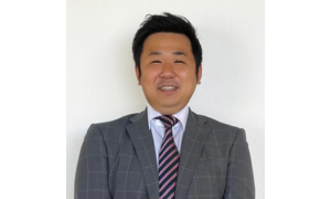 スタッフ　今井